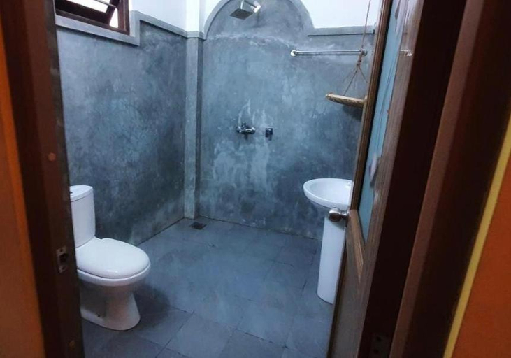 Bathroom, Sundance Surf Coconut Point, Weligama