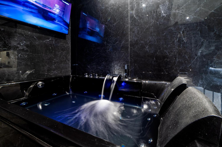 Others 5, 4 Suites " unconventional living rooms ", Catania
