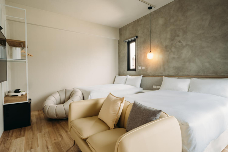 Bedroom 2, Blinghouse - Glitter., Hualien