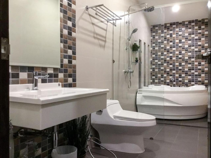 Bathroom 4, Koh Sirey Beachfront Pool Villa, Pulau Phuket