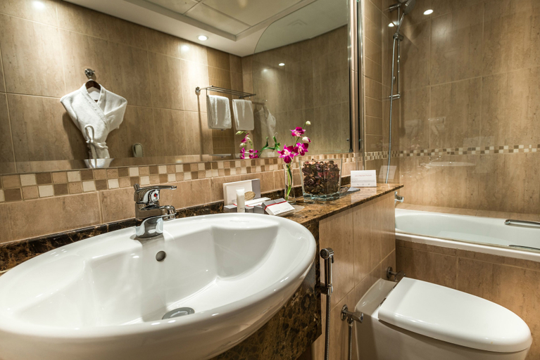 Bathroom 5, First Central Hotel Suites, Dubai