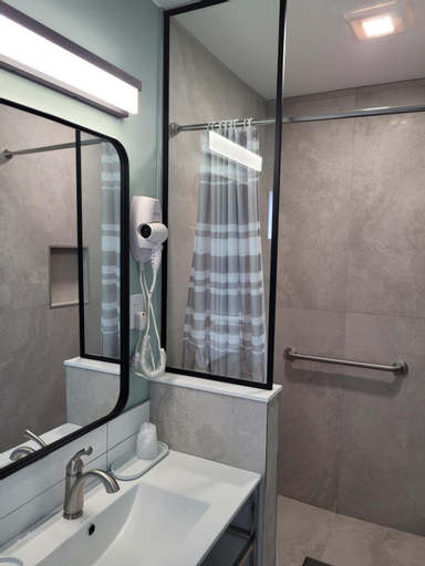 Bathroom 25