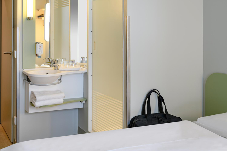Bathroom 3, Ibis Budget Caen Porte De Bretagne, Calvados
