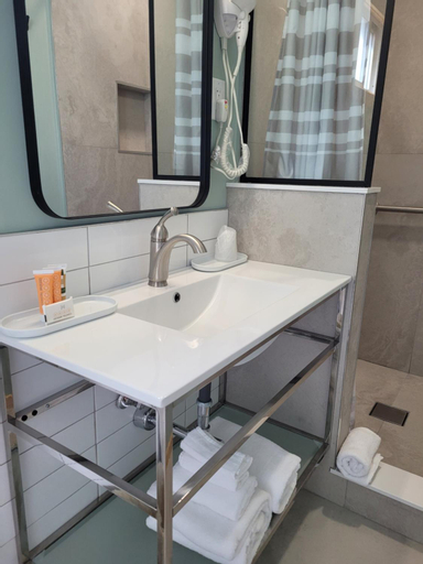 Bathroom 10
