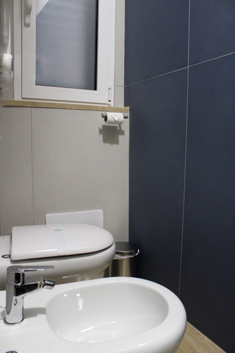 Bathroom 4, Sorelle Costa apartments, Caserta