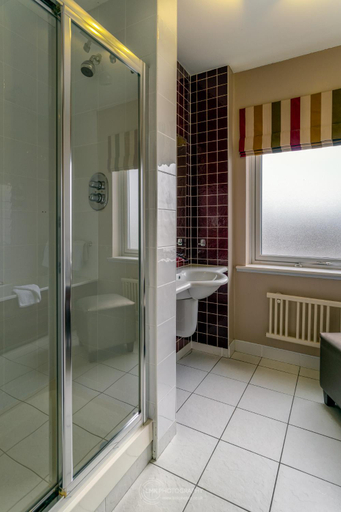 Bathroom 4, City Hotel, Derry and Strabane