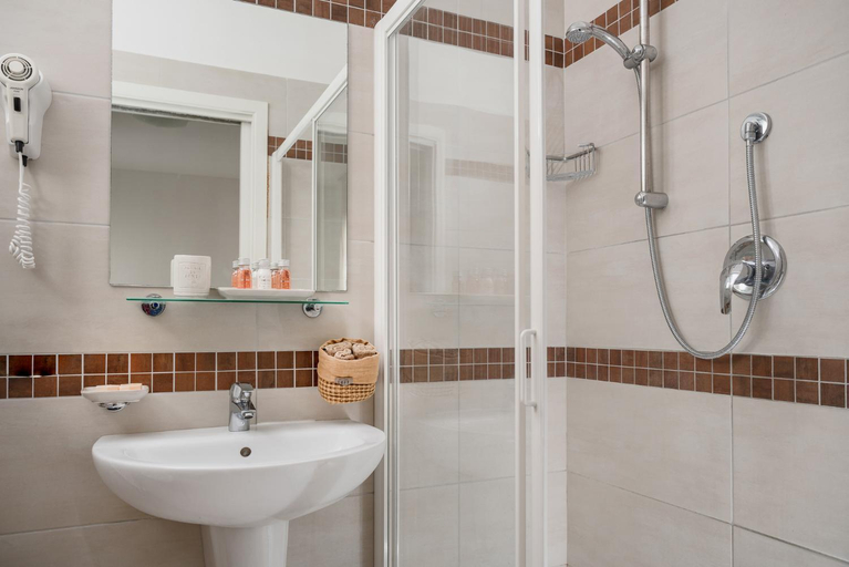 Bathroom 3, Hotel Embassy, Rimini