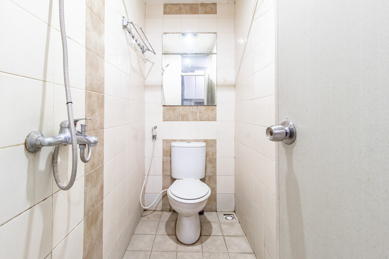 Bathroom 5, The Edge by Lia, Cimahi