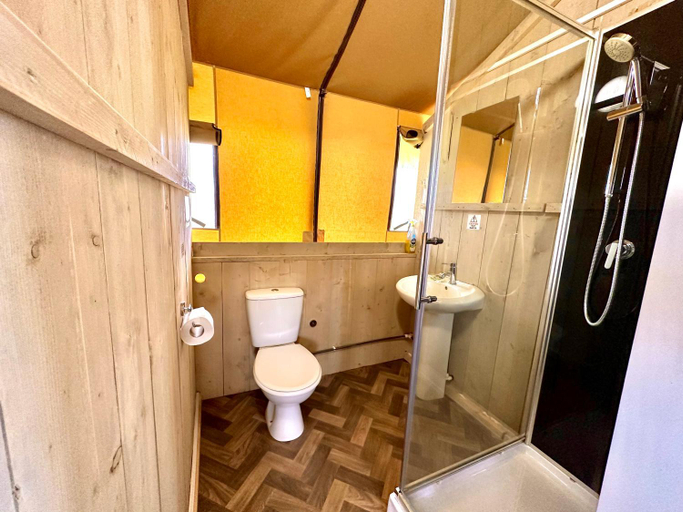 Bathroom, Little Pig Glamping, Cornwall