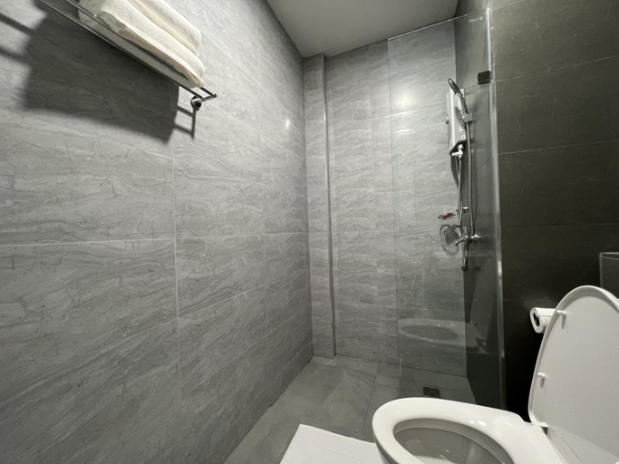 Bathroom 2, Super Highway Hotel, Ban Lat