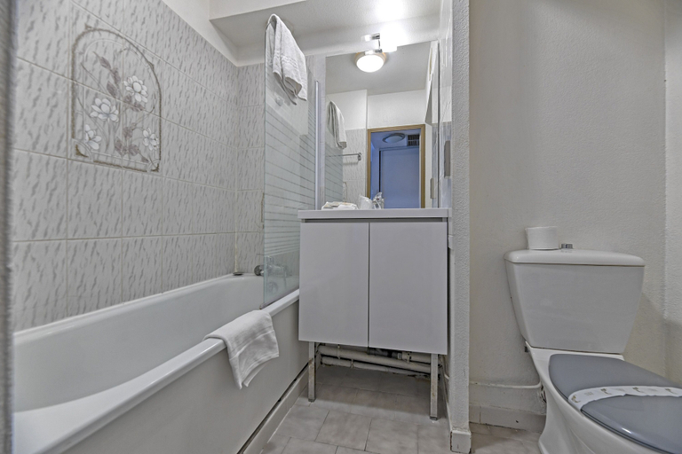 Bathroom, Résidence Goélia Sun City, Hérault