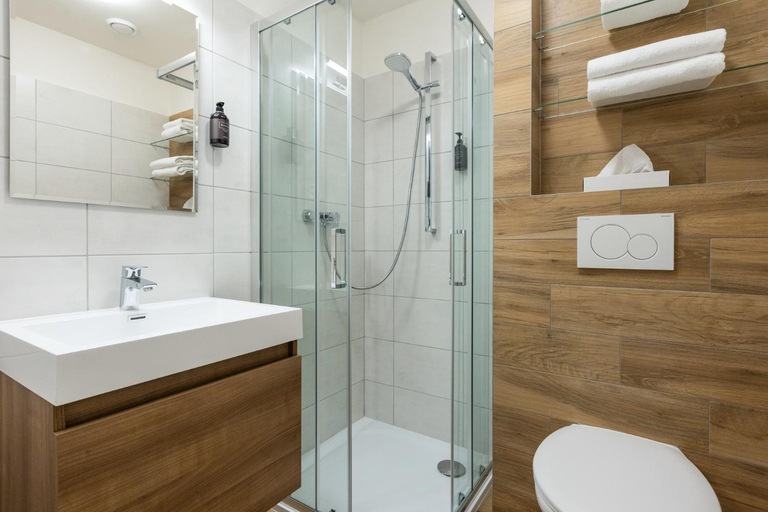 Bathroom 4, OREA Spa Hotel Bohemia Marianske Lazne, Cheb