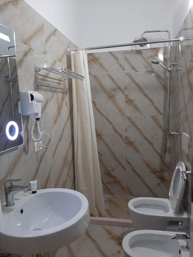Bathroom 3, Hotel Vila Arbri, Beratit