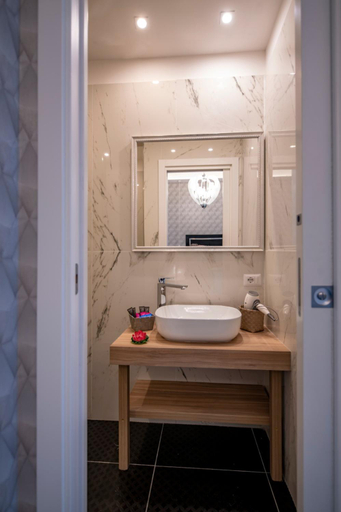 Bathroom 2, Sole Luxury Bed and Breakfast, Napoli