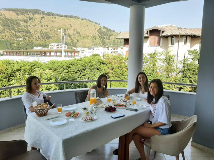Food & Drinks 4, Hotel Vila Arbri, Beratit