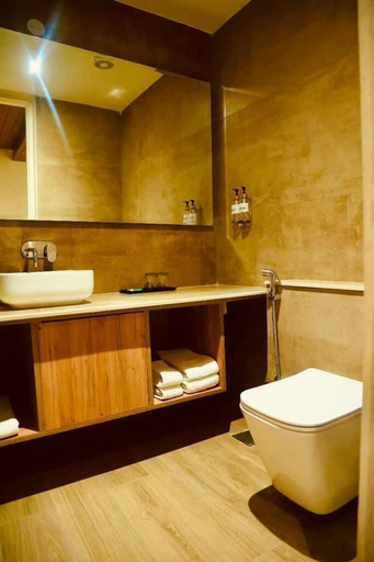 Bathroom, Sapphire Sky Hotel, Dehradun