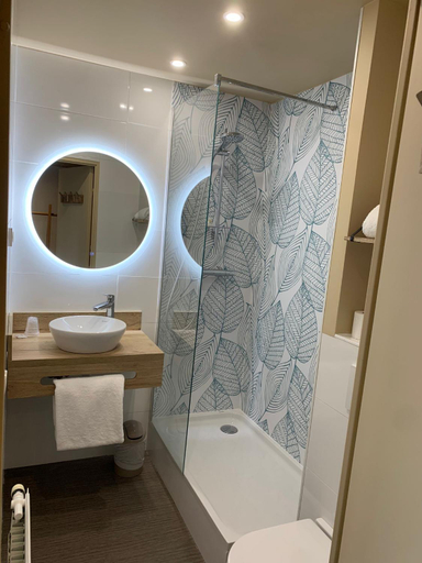 Bathroom 4, ibis Styles Chatenay Malabry Paris Sud, Hauts-de-Seine