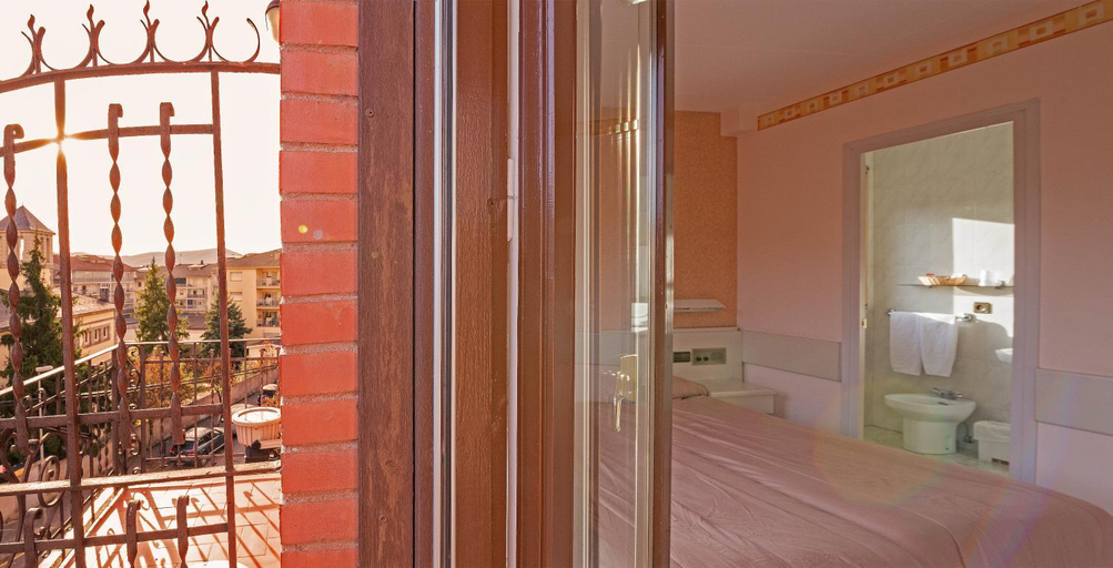 Bedroom 4, Hotel Avenida, Lleida