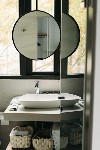 Bathroom 3, Blinghouse - Glitter., Hualien