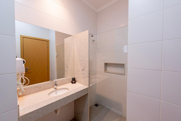 Bathroom 4, Gaben Hotel, Jaú