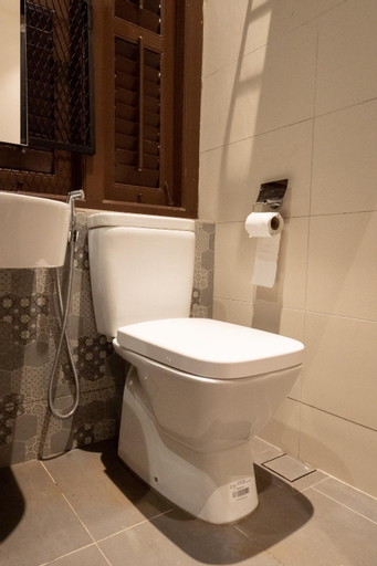Bathroom 11