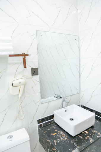 Bathroom 4, Hotel Totara, Kinondoni