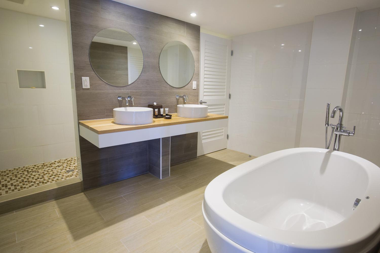 Bathroom 5, Warwick Paradise Island Bahamas