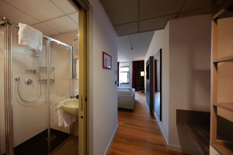 Bathroom 4, Hotel Centrale, Trento