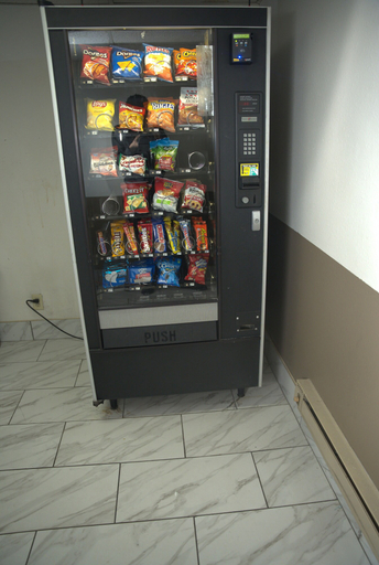 Food & Drinks 5, Super 8 by Wyndham Portage, Columbia