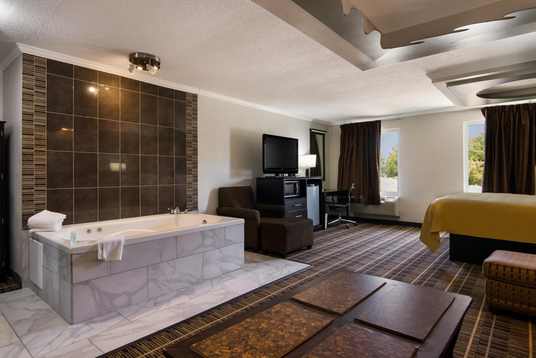 Bathroom 4, Quality Inn Aurora, Dupage