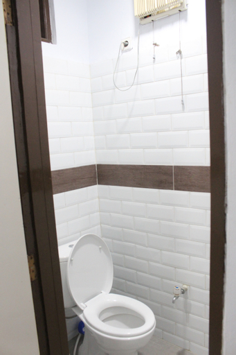 Bathroom 12