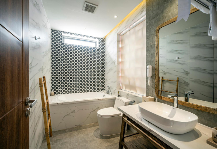 Bathroom 9