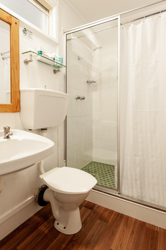 Bathroom 5, Silver Hills Motel, West Coast