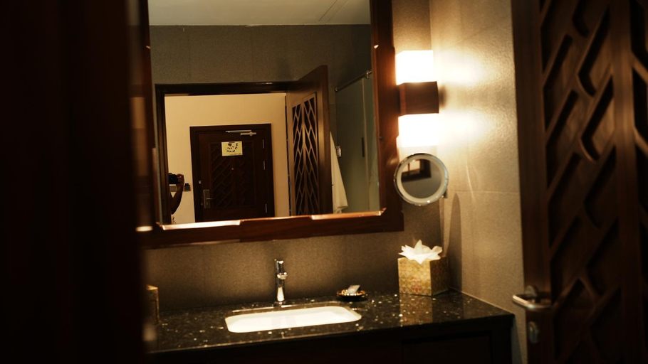 Bathroom 5, Taj Wayanad Resort & Spa, Kerala, Wayanad