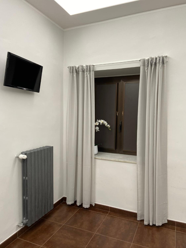 Others 4, Glam House, Salerno