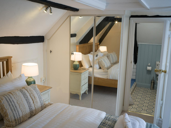 Others 5, The Old Thatch Inn, Devon