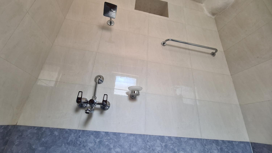Bathroom 4, Temple Town Inn, Bagmati