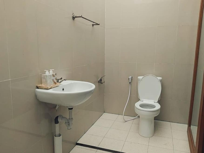 Bathroom 19