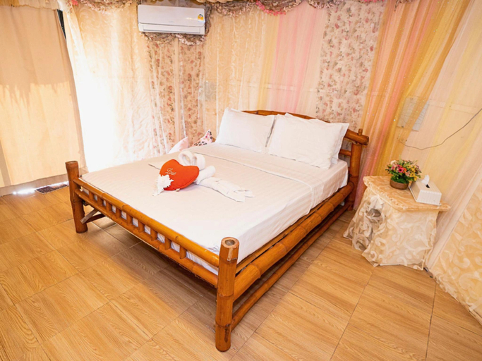 Bedroom 4, Paree Hut Resort, Koh Si Chang