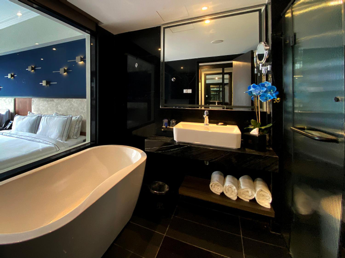 Bathroom 7