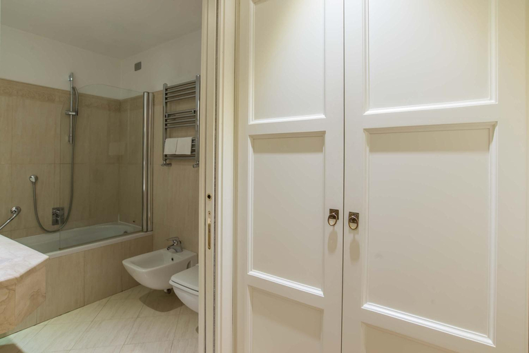 Bathroom 14