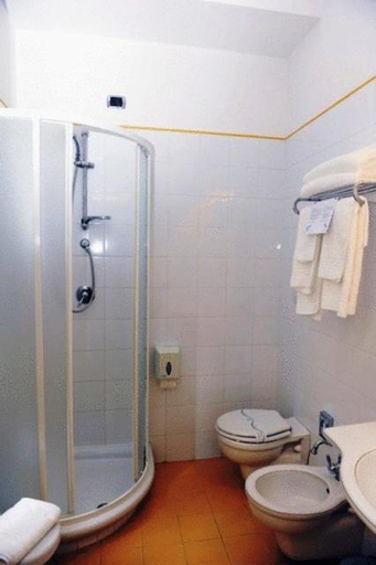 Bathroom 3, Hotel Urbano V, Viterbo
