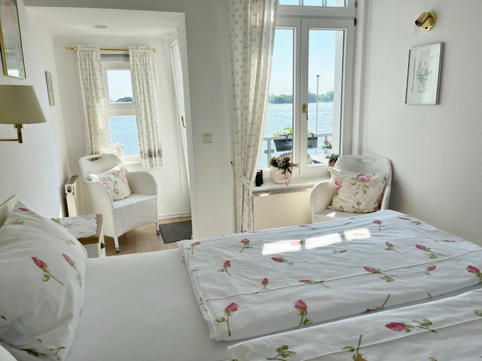Bedroom 2, Hotel Ambiente, Wesermarsch