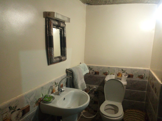 Bathroom, Riad Assia, Tata