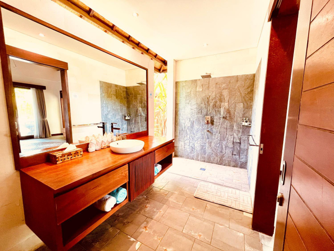 Bathroom 4, Villa Lotus Lembongan, Klungkung
