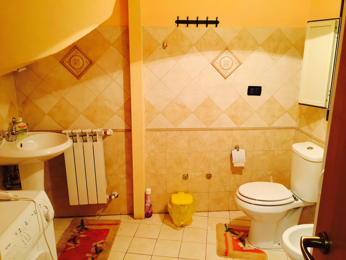 Bathroom 5, Da Rosa, Catania