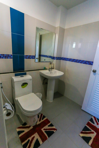 Bathroom 5, Tempo Plus Apartment, Mae Sot