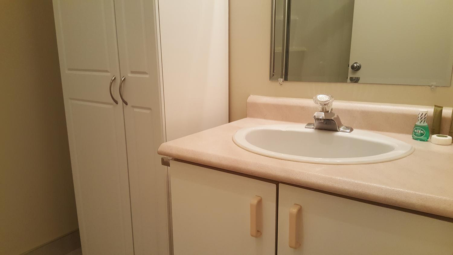 Bathroom 2, Duvernay Studios and Suites, Communauté-Urbaine-de-l'Outaouais