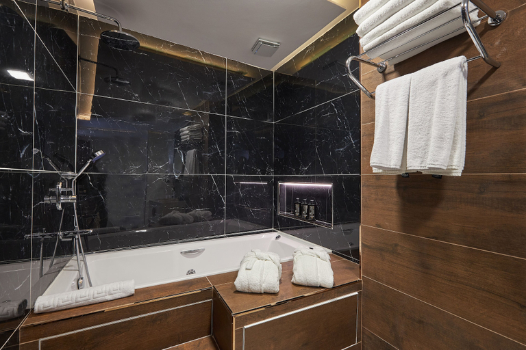 Bathroom 5, Trademark Collection By Wyndham Operla İstanbul Airport Hotels, Arnavutkoy