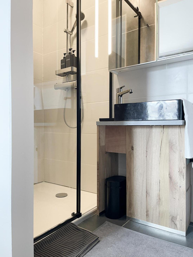 Bathroom 3, Studio Loubes Bernac, Lot-et-Garonne